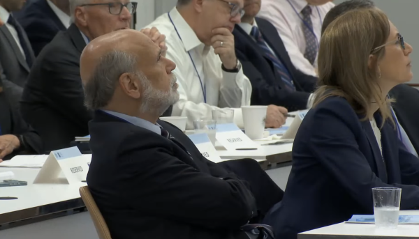 在线配资开户资料 鲍威尔预告货币政策框架调整方向 警告未来通胀波动性恐持续高企